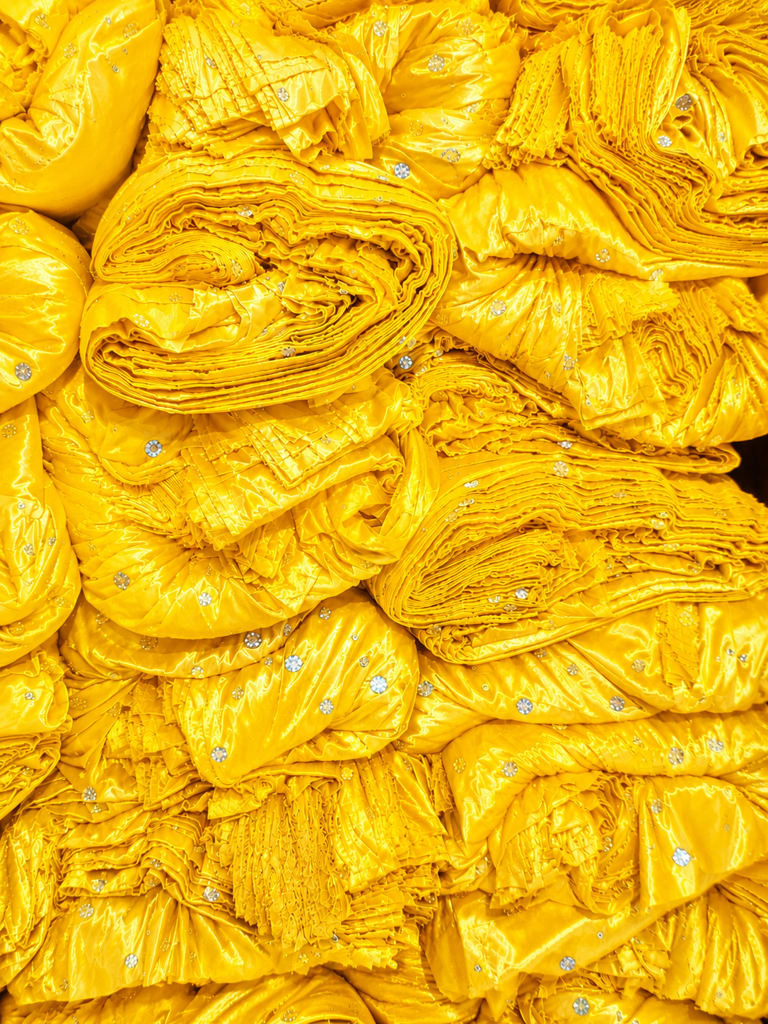 Drape-mirror-yellow-cloth
