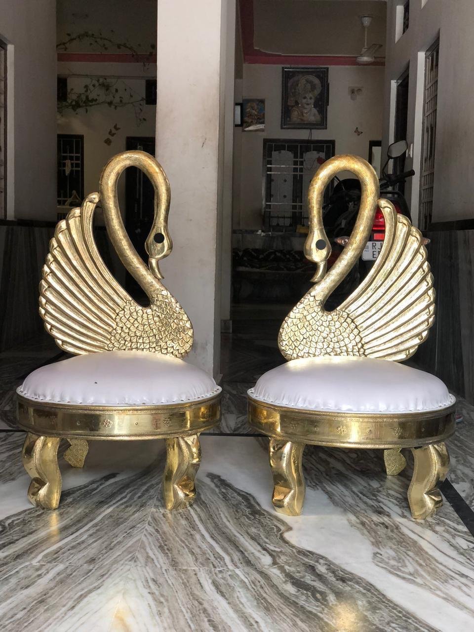 Royal Swan Chair Set