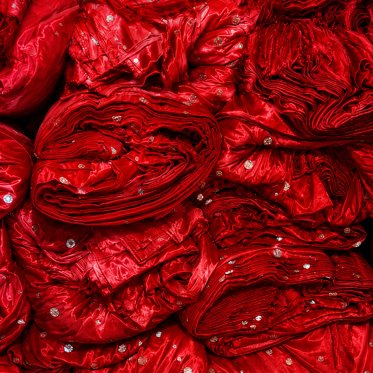 Drape-Mirror-Maroon-cloth